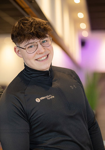 Jannis Bayer, Trainer im Fitnessstudio Millennium Sports Scherfede Jannis Bayer